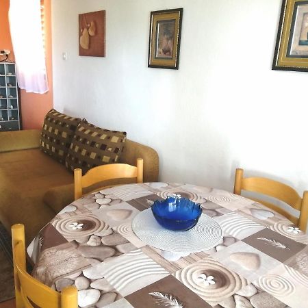 Apartmani Zmiric 普利莫顿 外观 照片