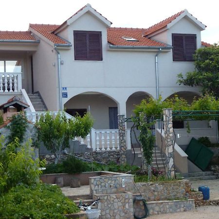 Apartmani Zmiric 普利莫顿 外观 照片