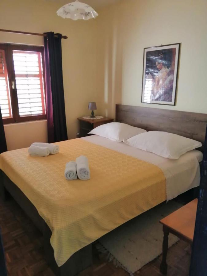 Apartmani Zmiric 普利莫顿 外观 照片