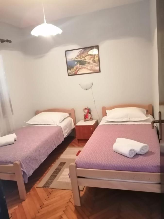 Apartmani Zmiric 普利莫顿 外观 照片