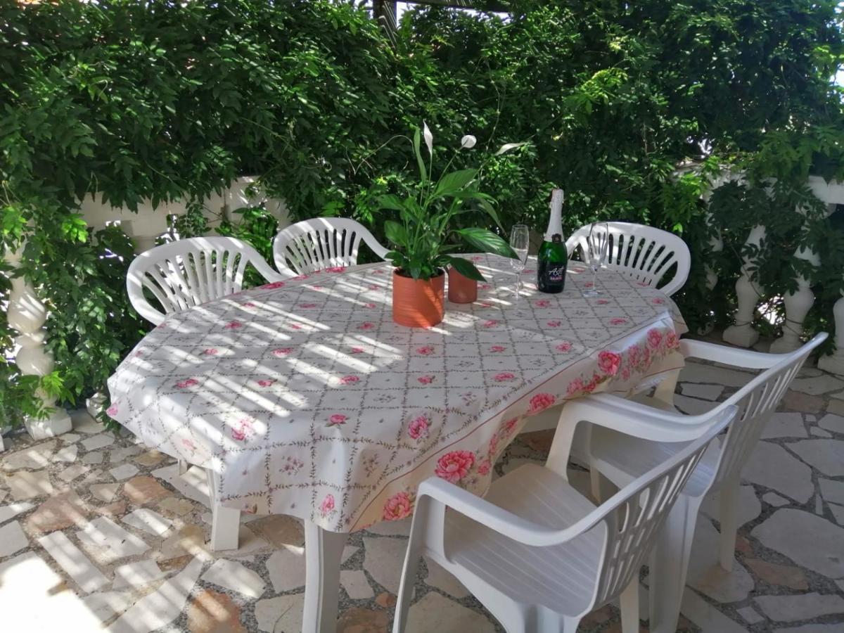 Apartmani Zmiric 普利莫顿 外观 照片