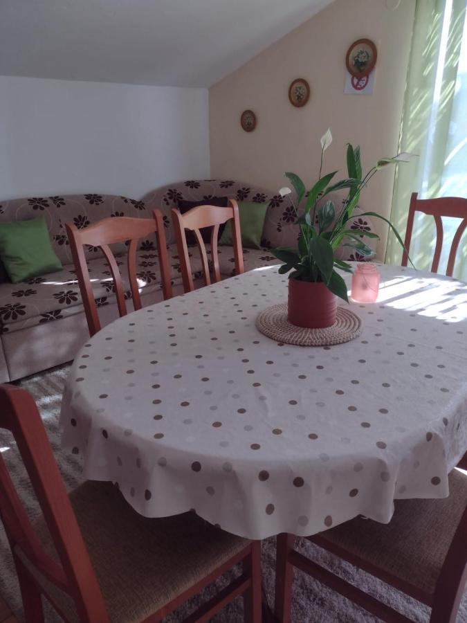 Apartmani Zmiric 普利莫顿 外观 照片