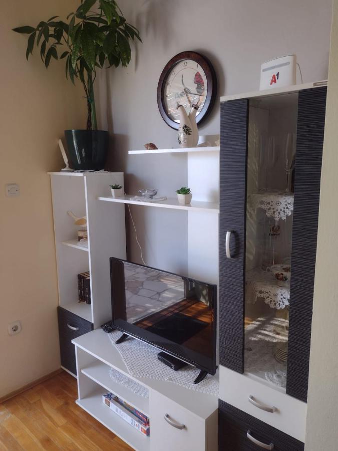 Apartmani Zmiric 普利莫顿 外观 照片