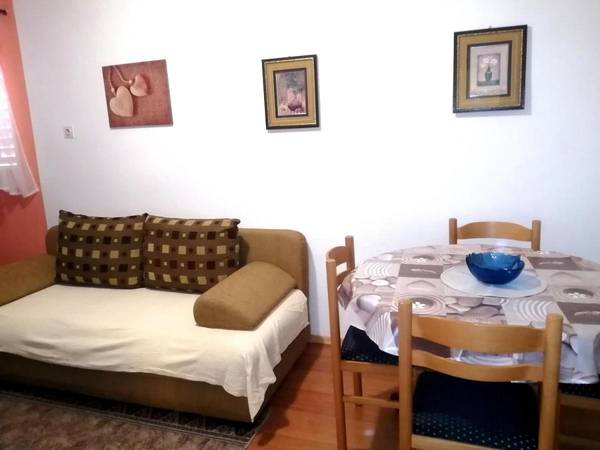 Apartmani Zmiric 普利莫顿 外观 照片