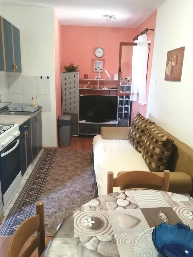 Apartmani Zmiric 普利莫顿 外观 照片