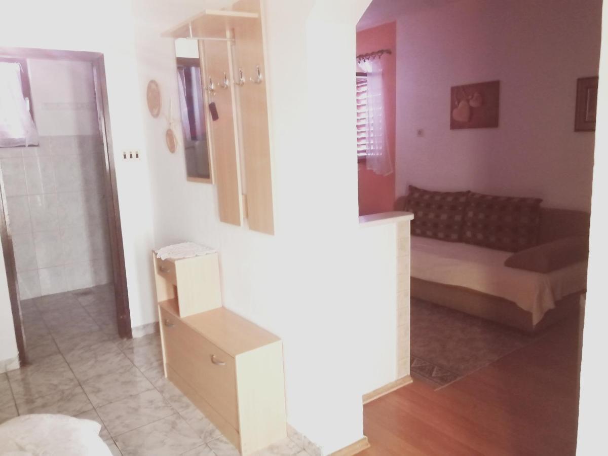Apartmani Zmiric 普利莫顿 外观 照片