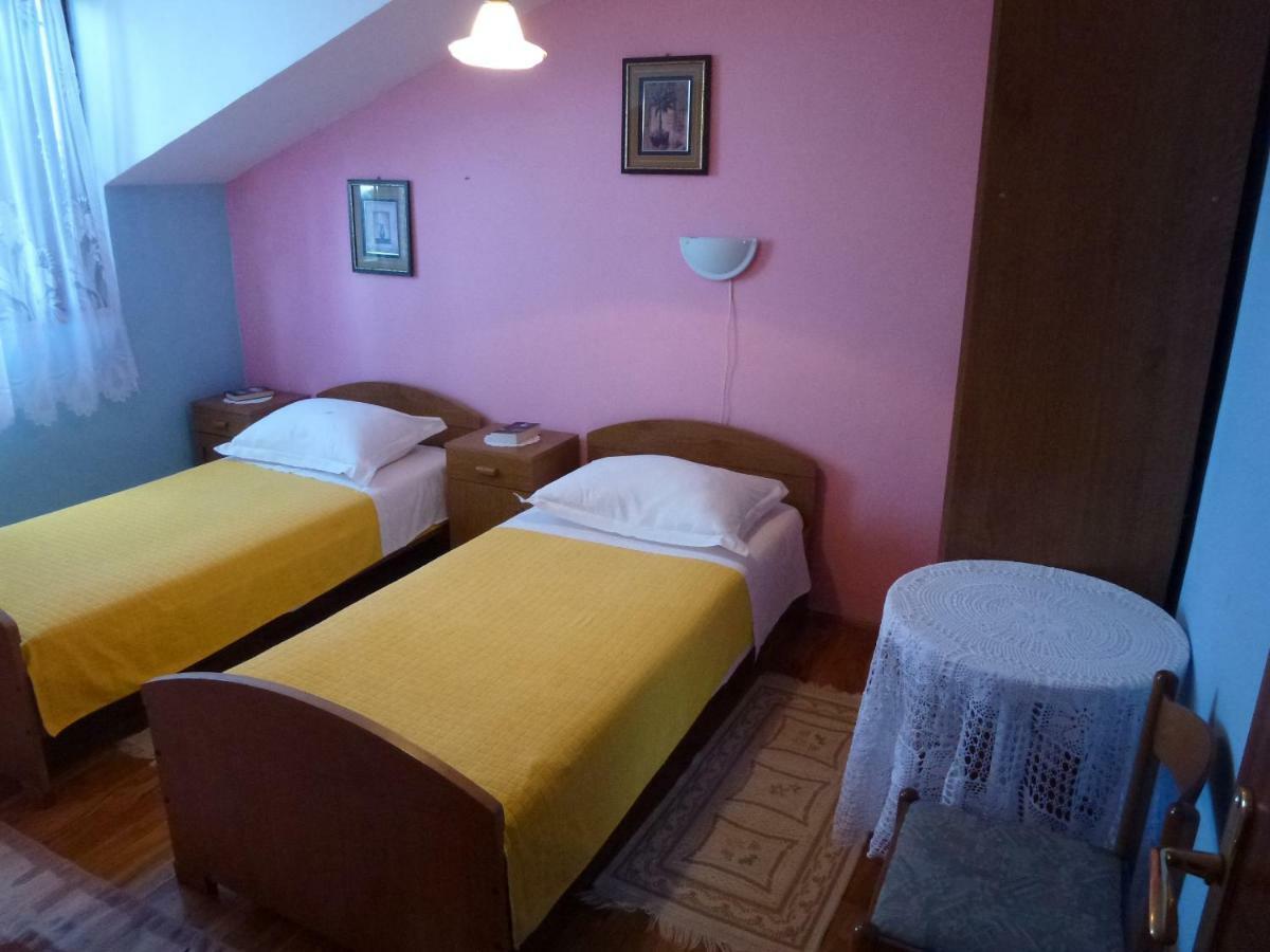 Apartmani Zmiric 普利莫顿 外观 照片