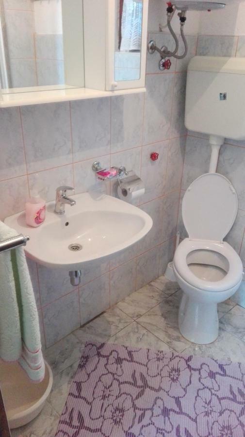 Apartmani Zmiric 普利莫顿 外观 照片