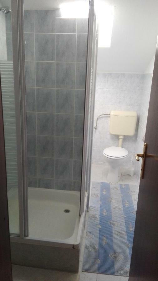 Apartmani Zmiric 普利莫顿 外观 照片