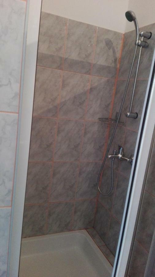 Apartmani Zmiric 普利莫顿 外观 照片