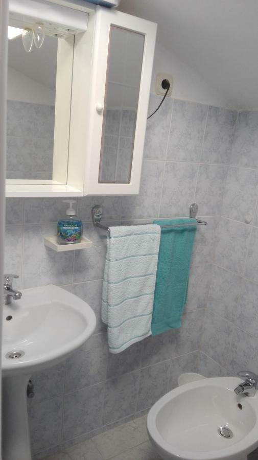 Apartmani Zmiric 普利莫顿 外观 照片