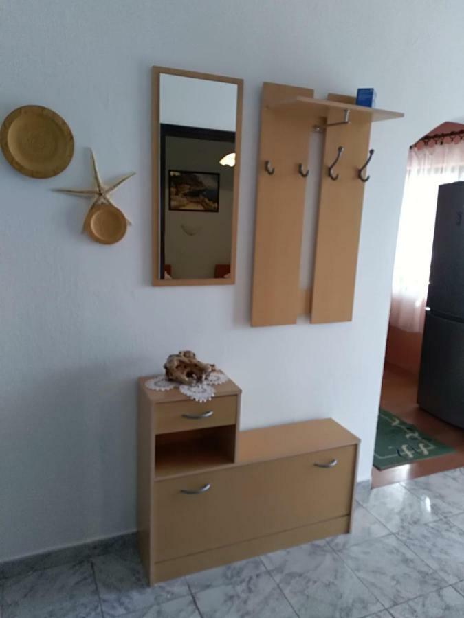 Apartmani Zmiric 普利莫顿 外观 照片